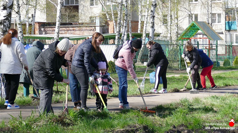 В Котовске сотни горожан вышли на Всероссийский субботник